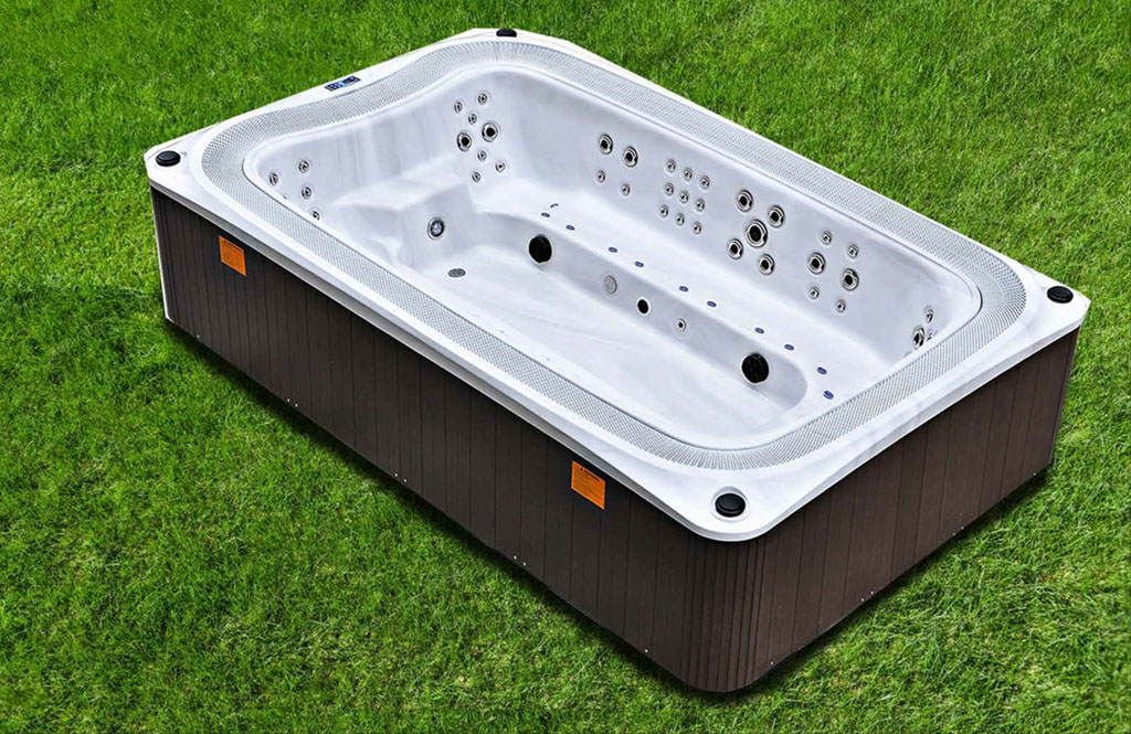 Read more about the article Different Types of Hot Tub Available For Home